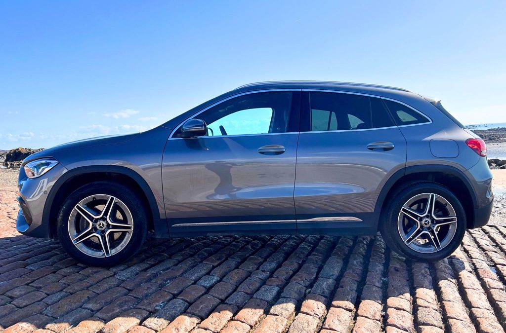 0 Mercedes-Benz - View 3