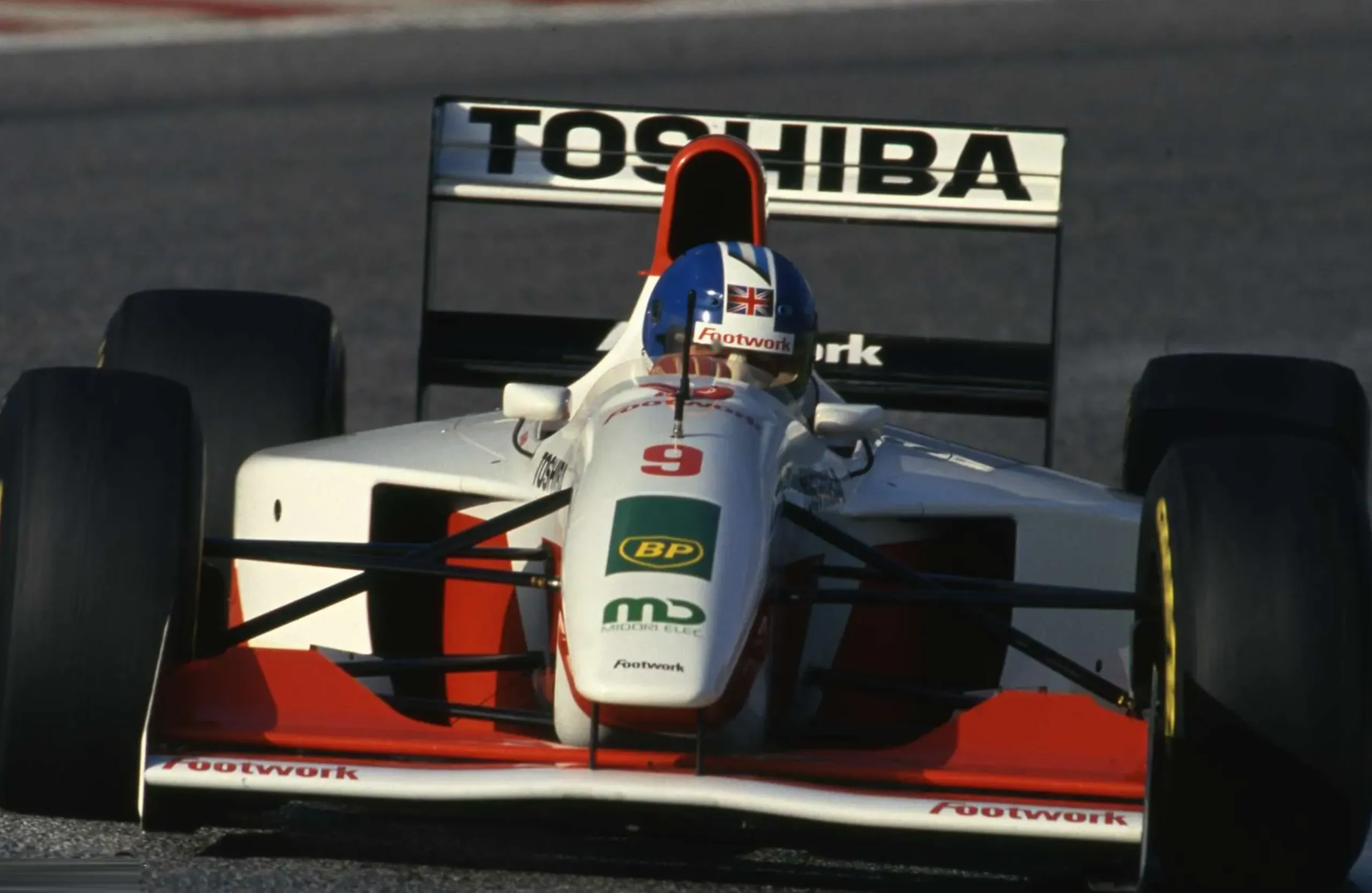 Derek Warwick driving the Footwork Formula One car number 9 with Toshiba branding, 1993