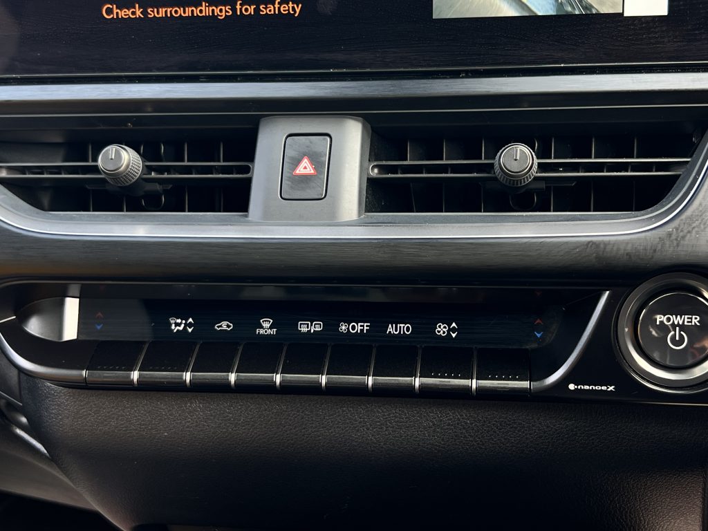0 Lexus - View 17
